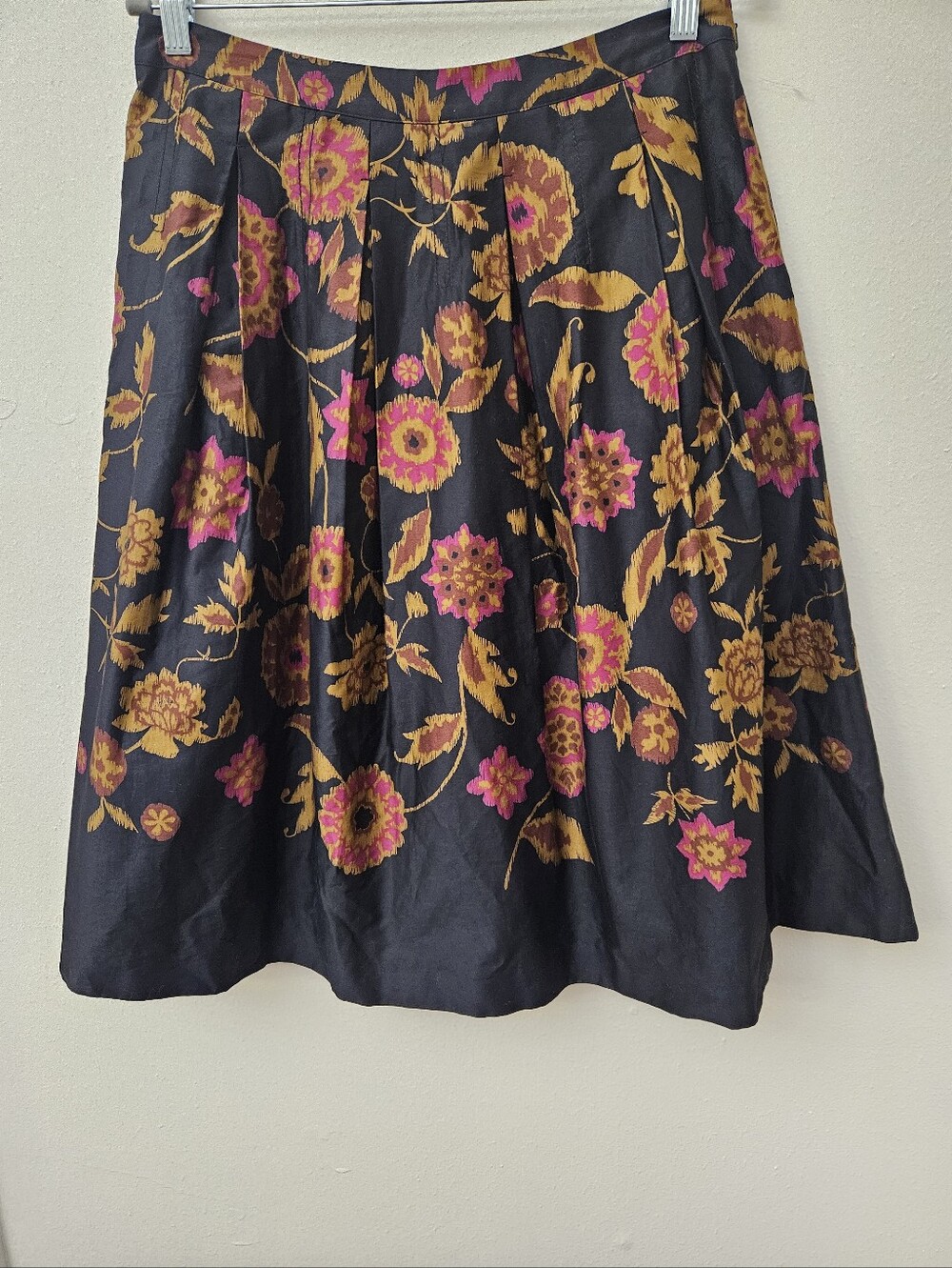 Peck & Peck Black A-Line Midi Skirt with Pink & Gold Floral Print Size 10